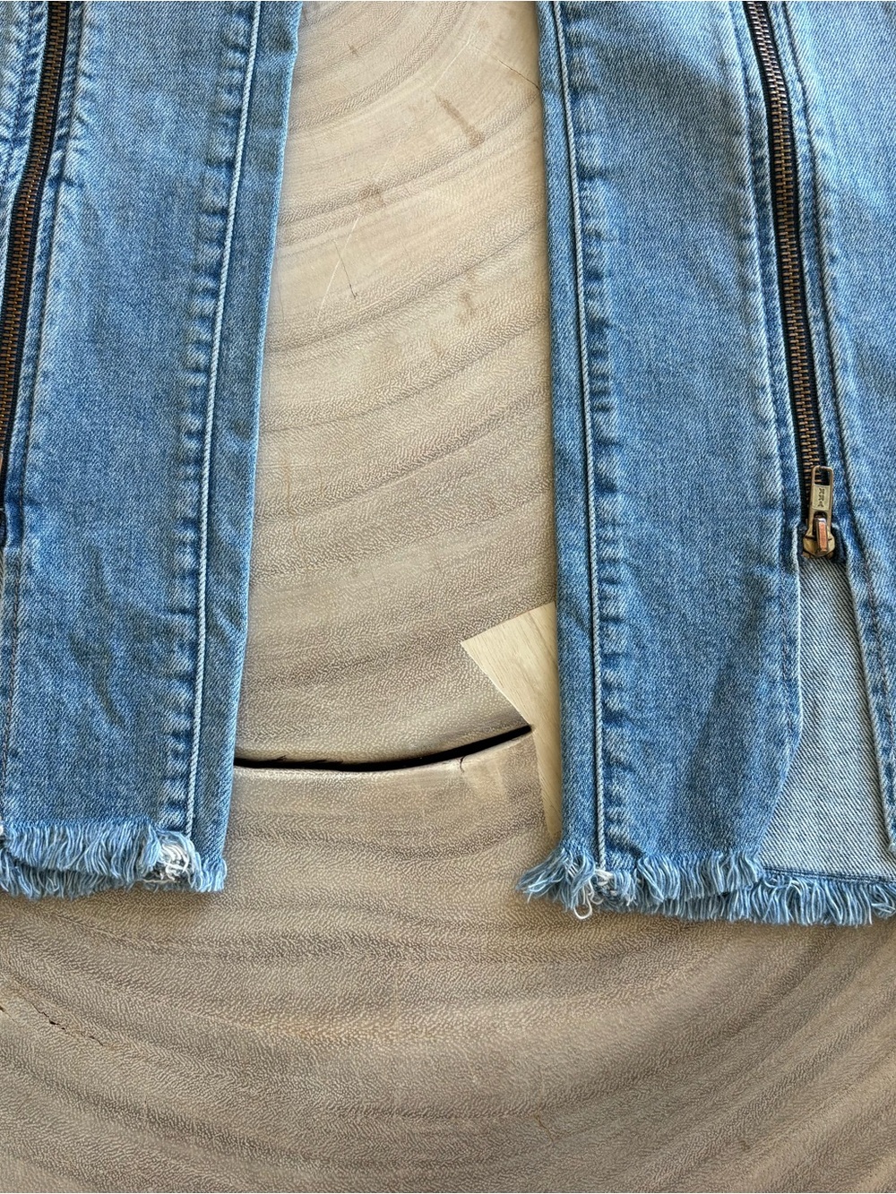 MOTHER “High Waisted Rascal Zip Step Fray” Size 24 - Picture 5 of 10
